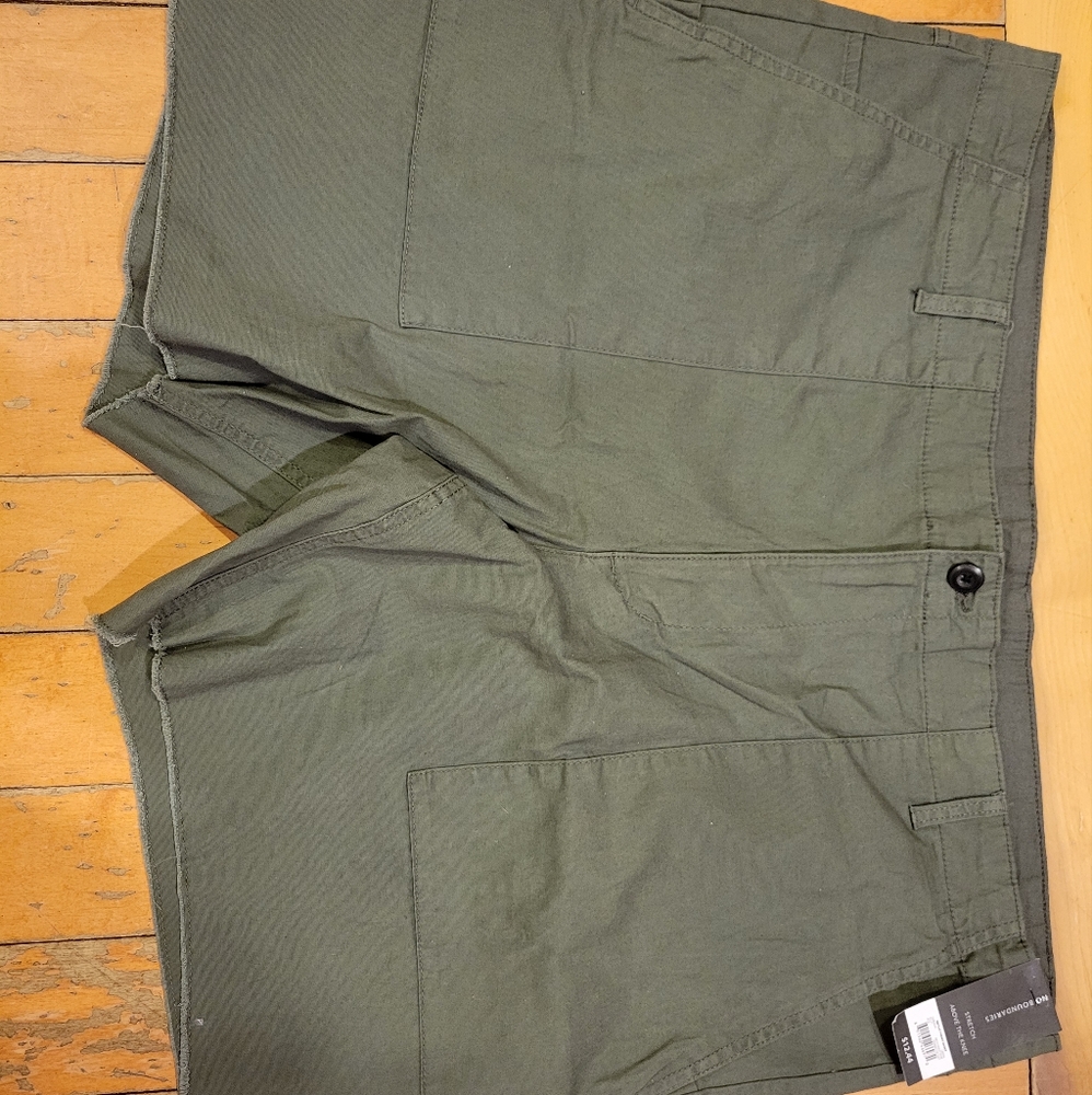 Men's green shorts
